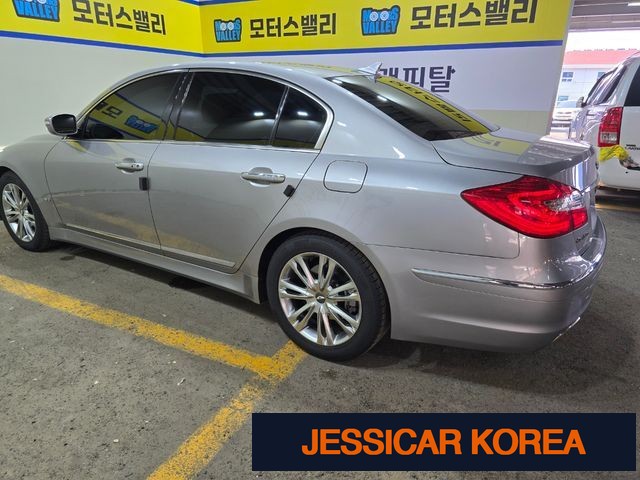 2012 Hyundai Genesis - Thumbnail 12