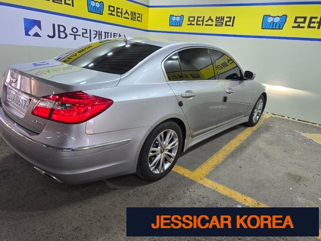 2012 Hyundai Genesis - Thumbnail 18