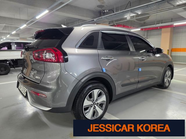 2018 Kia Niro - Thumbnail 13