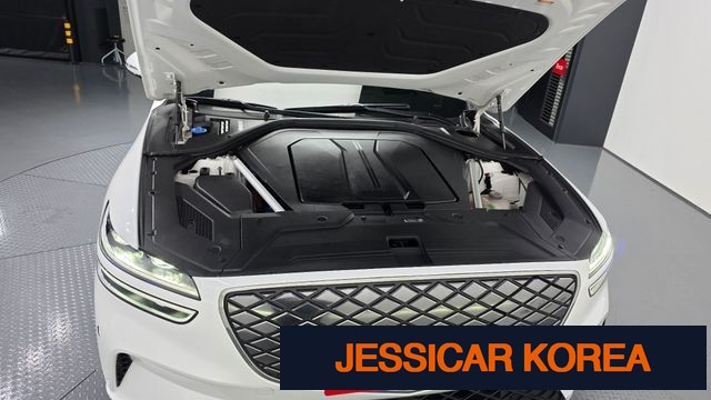 2022 Genesis Electrified GV70 - Thumbnail 9