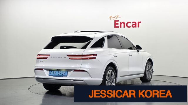 2022 Genesis Electrified GV70 - Thumbnail 18