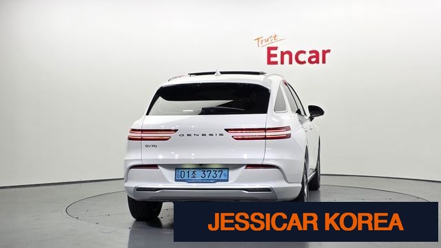 2022 Genesis Electrified GV70 - Thumbnail 19
