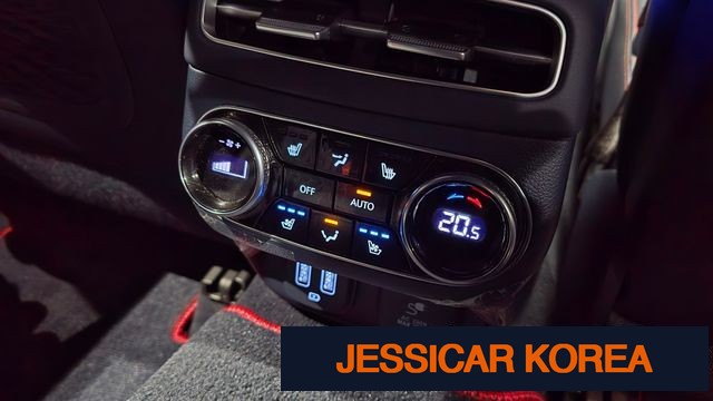 2023 Genesis GV70 - Thumbnail 19