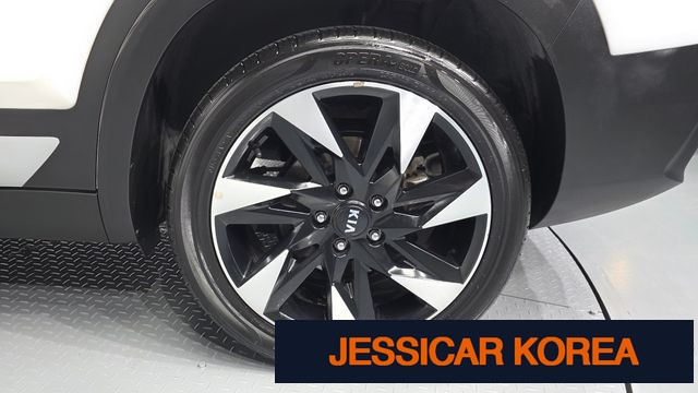 2021 Kia Seltos - Thumbnail 14