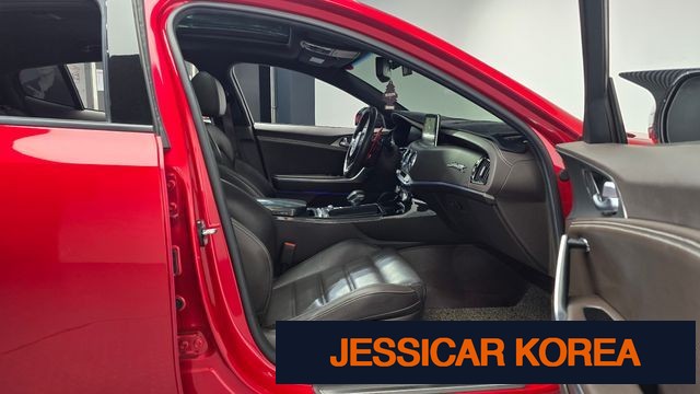 2019 Kia Stinger - Thumbnail 9