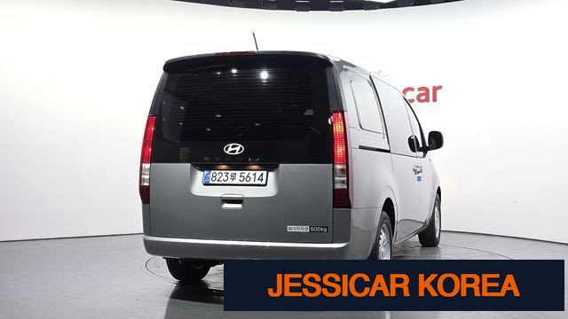 2025 Hyundai Staria - Thumbnail 6