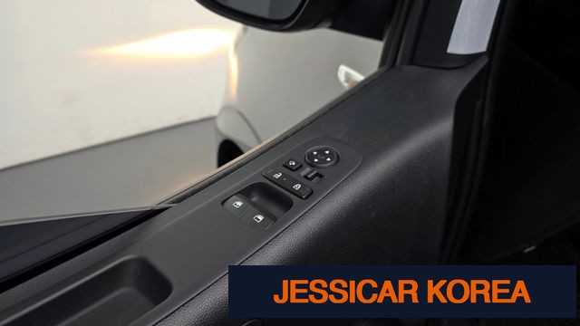 2025 Hyundai Staria - Thumbnail 14