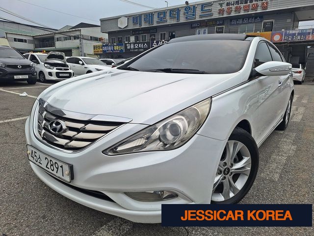 2010 Hyundai YF Sonata - Thumbnail 6