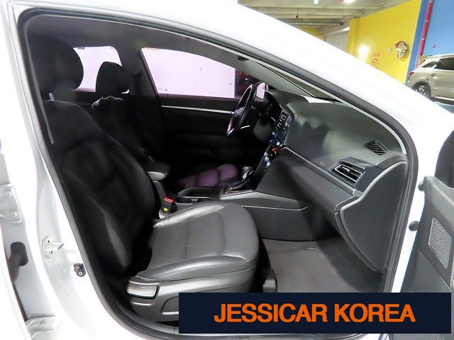 2020 Hyundai The New Avante AD - Thumbnail 3