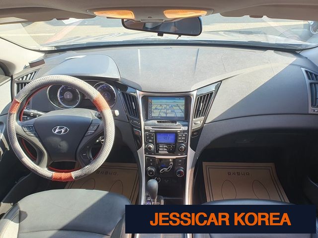 2010 Hyundai YF Sonata - Thumbnail 3