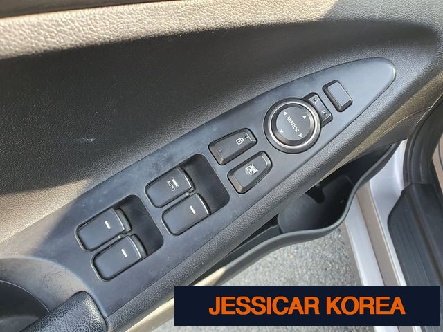 2010 Hyundai YF Sonata - Thumbnail 7