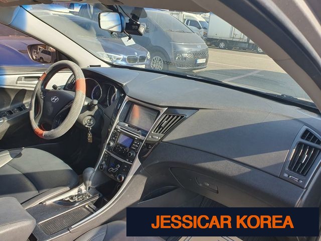 2010 Hyundai YF Sonata - Thumbnail 9