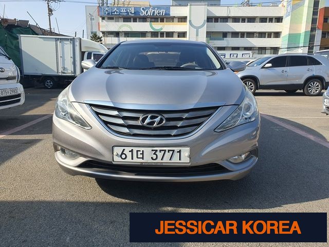 2010 Hyundai YF Sonata - Thumbnail 10