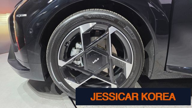 2026 Kia EV4 - Thumbnail 4