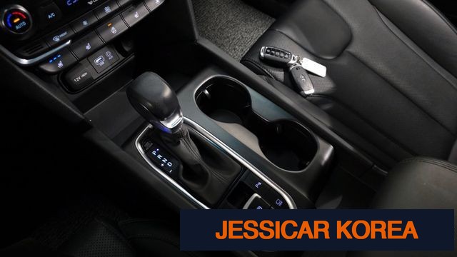 2020 Hyundai Santa Fe TM - Thumbnail 2