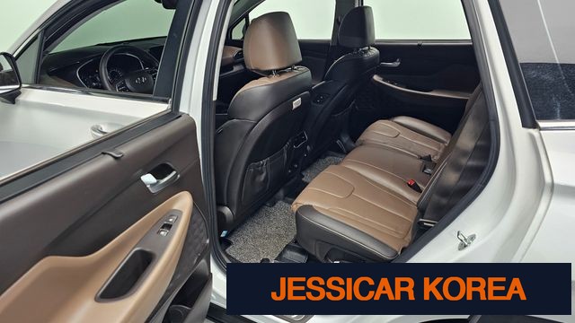 2021 Hyundai The New Santa Fe - Thumbnail 3
