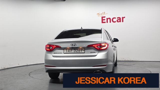 2015 Hyundai LF Sonata - Thumbnail 3