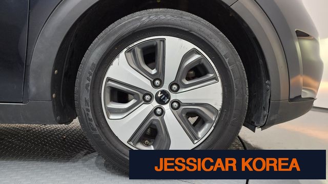 2018 Kia Niro - Thumbnail 13