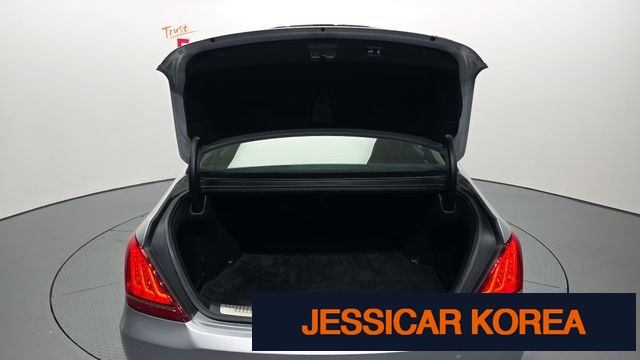 2017 Genesis G90 - Thumbnail 10