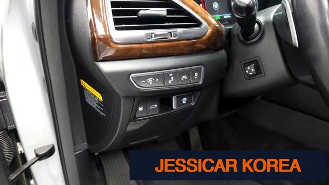 2017 Genesis G90 - Thumbnail 13