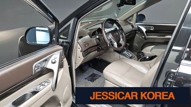 2016 KG Mobility Korando Turismo - Thumbnail 2