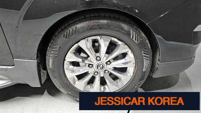 2016 KG Mobility Korando Turismo - Thumbnail 4