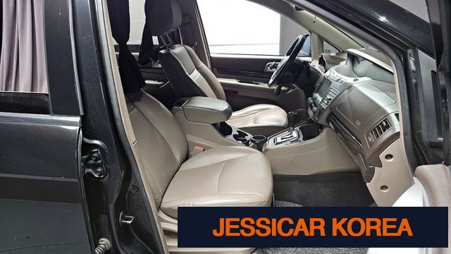 2016 KG Mobility Korando Turismo - Thumbnail 5