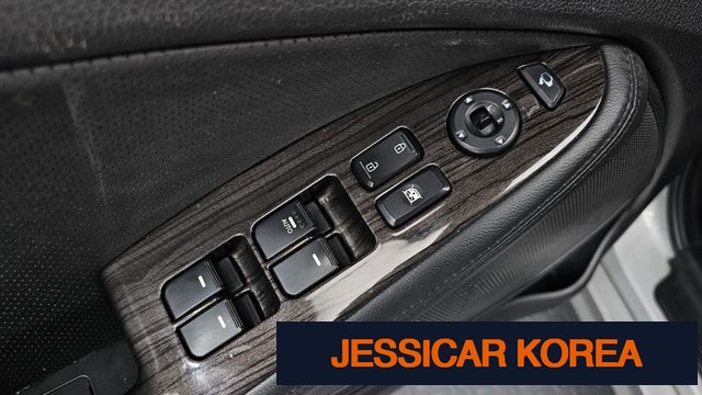 2011 Kia K5 - Thumbnail 2