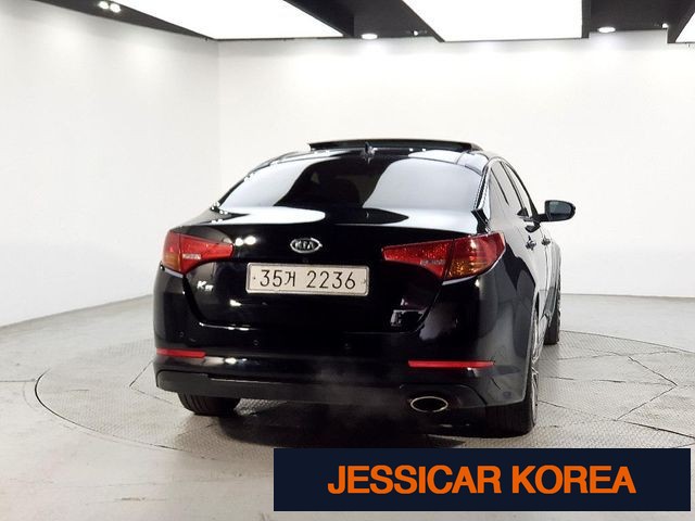 2011 Kia K5 - Thumbnail 17