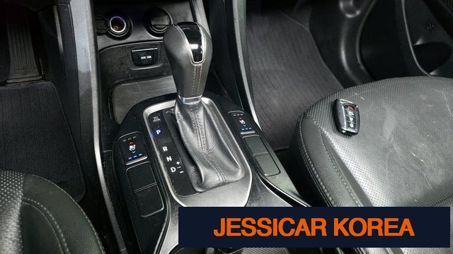 2015 Hyundai Santa Fe DM - Thumbnail 2