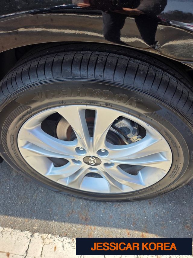 2010 Hyundai YF Sonata - Thumbnail 3