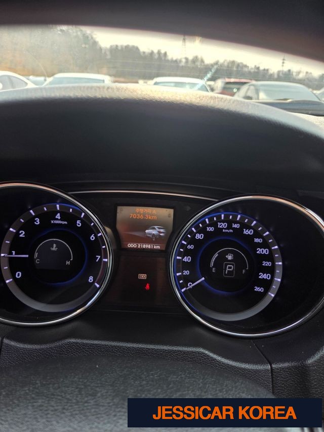 2010 Hyundai YF Sonata - Thumbnail 6