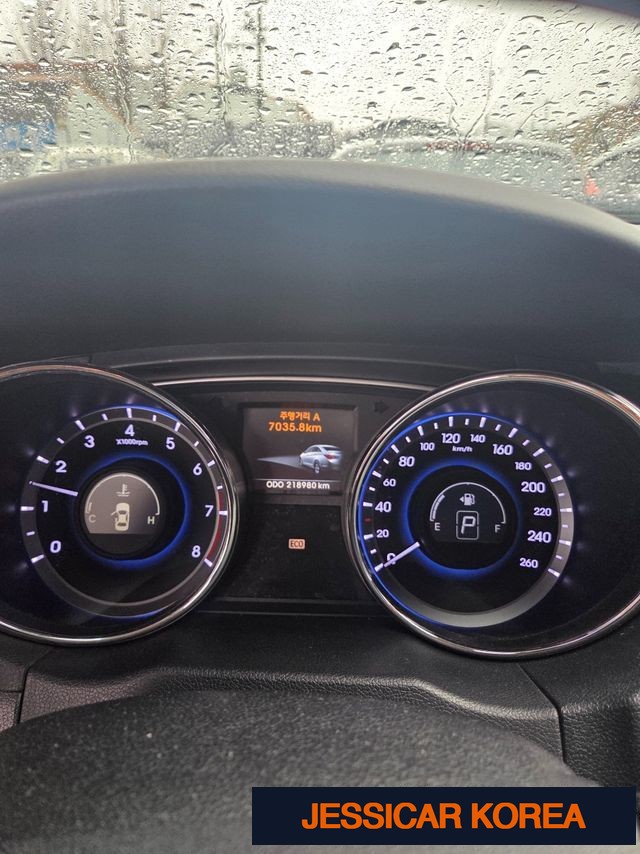 2010 Hyundai YF Sonata - Thumbnail 12
