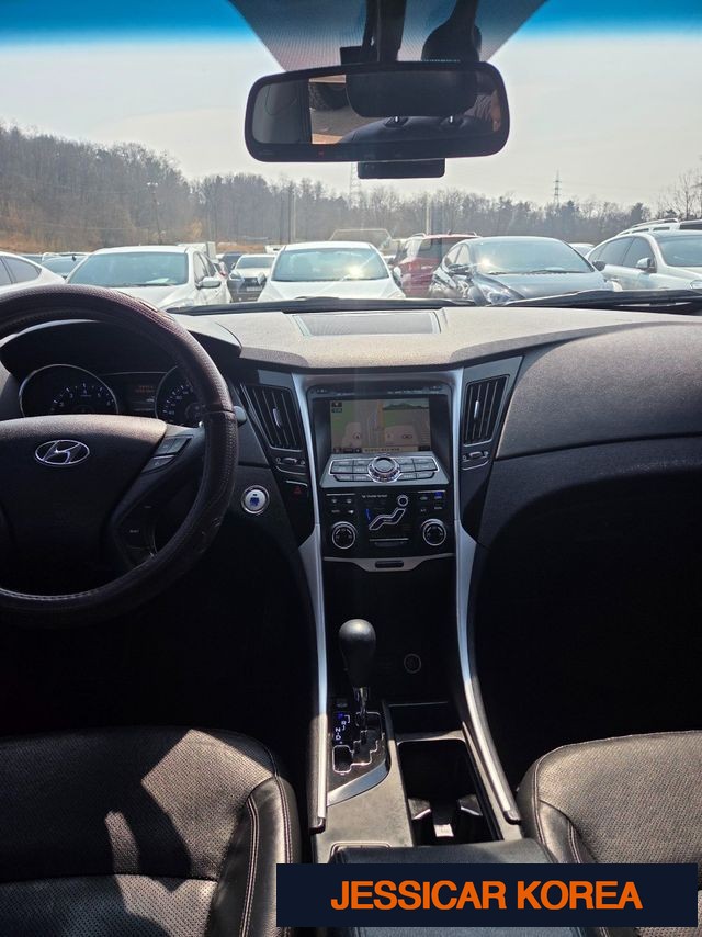 2010 Hyundai YF Sonata - Thumbnail 13