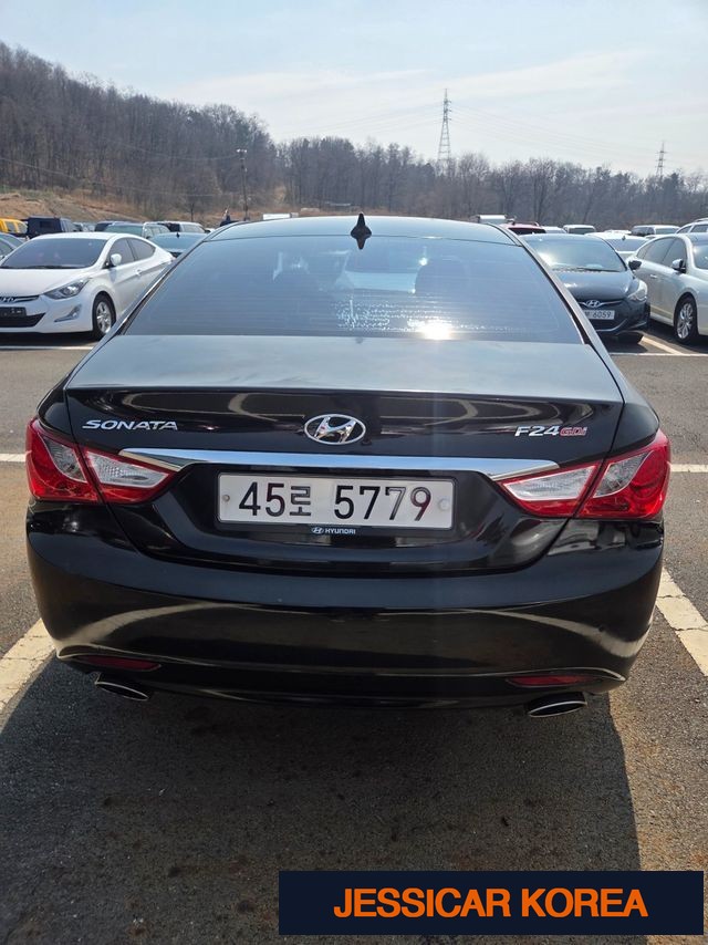 2010 Hyundai YF Sonata - Thumbnail 18
