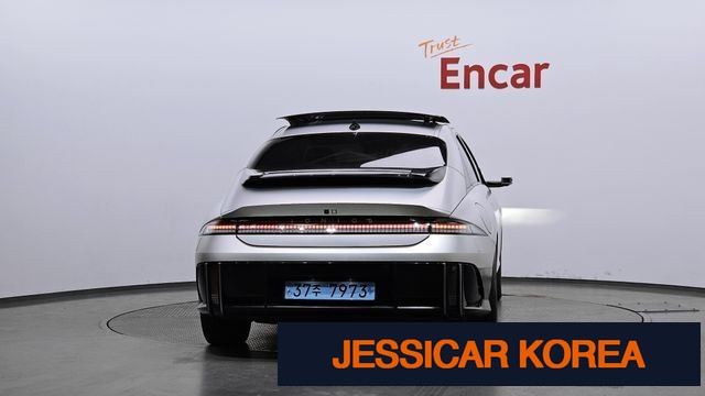 2023 Hyundai Ioniq 6 - Thumbnail 10