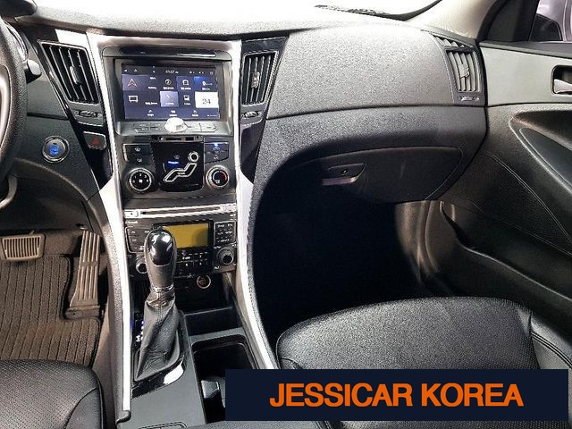 2012 Hyundai YF Sonata - Thumbnail 2