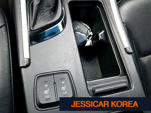 2012 Hyundai YF Sonata - Thumbnail 3