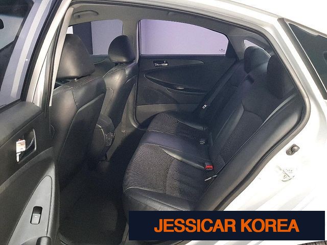 2012 Hyundai YF Sonata - Thumbnail 5