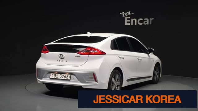 2018 Hyundai Ioniq Hybrid - Thumbnail 17