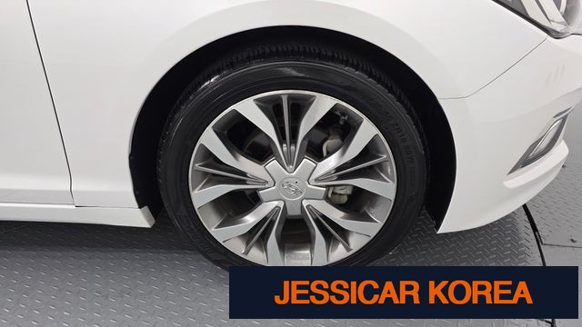 2015 Hyundai LF Sonata - Thumbnail 4