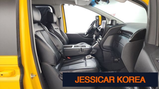 2022 Hyundai Staria - Thumbnail 3