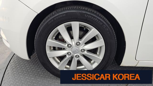 2014 Kia K3 - Thumbnail 9