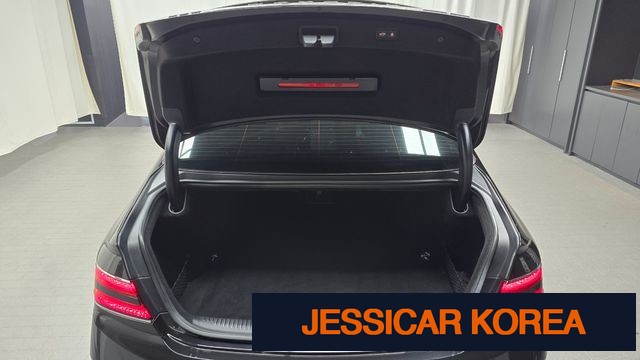 2019 Genesis G90 - Thumbnail 11