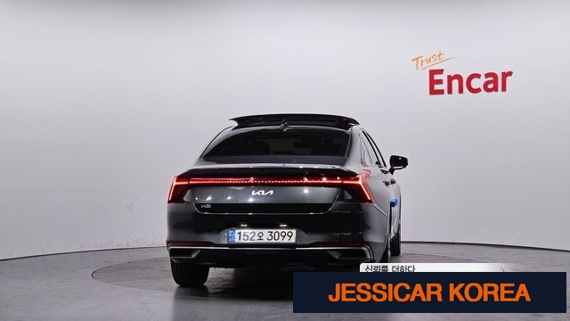 2022 Kia K8 - Thumbnail 2