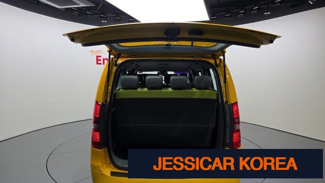 2017 Hyundai Grand Starex - Thumbnail 2