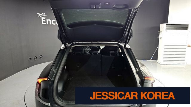 2023 Kia EV6 - Thumbnail 9