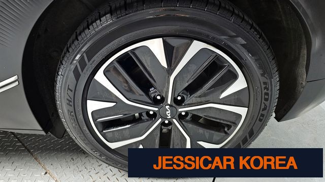 2023 Kia EV6 - Thumbnail 18