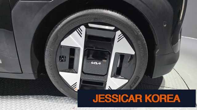 2025 Kia EV3 - Thumbnail 6