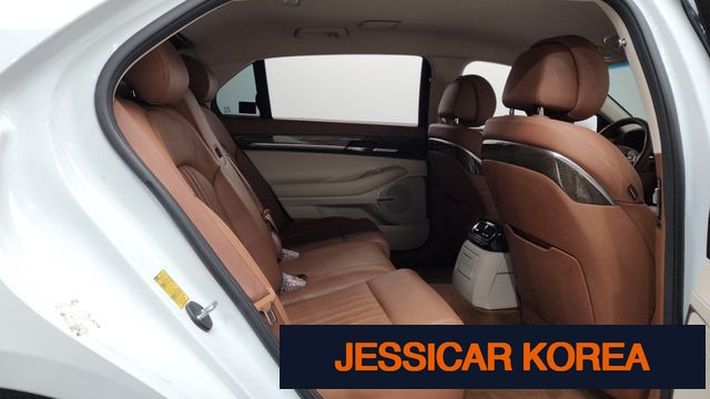 2021 Genesis G90 - Thumbnail 10
